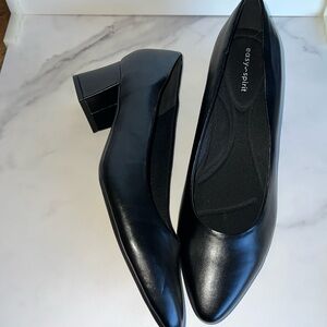 NWOT Easy Spirit Nicole Almond Toe Pump Size 11